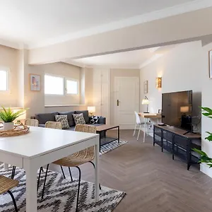 In Neguri, 5 Min From The & Metro Apartment